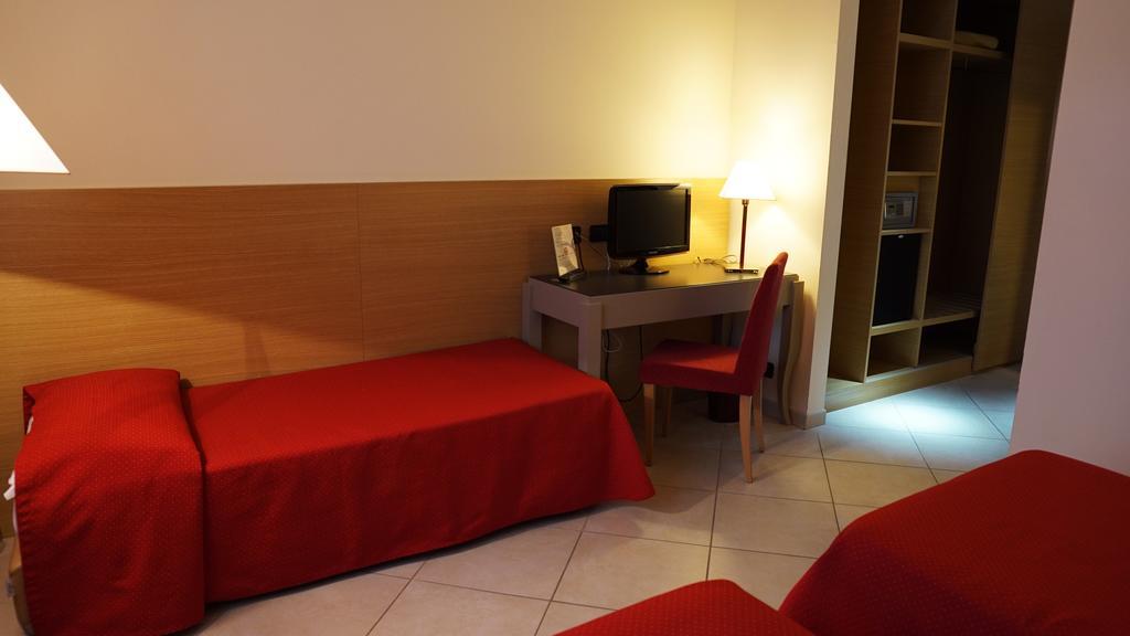 Garden Hotel Arezzo Kamer foto